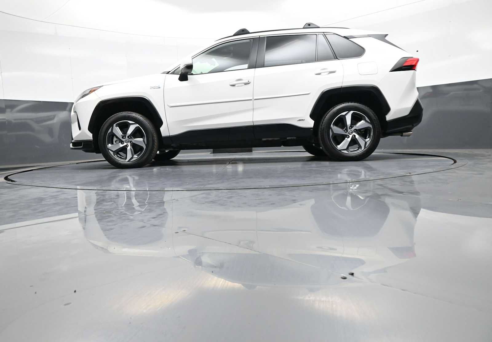Used 2023 Toyota RAV4 SE w/ Weather & Moonroof Package AWD/4WD image 33