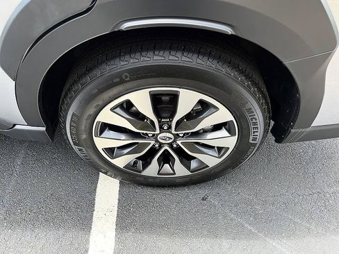 Used 2025 Subaru Outback Limited AWD/4WD image 8