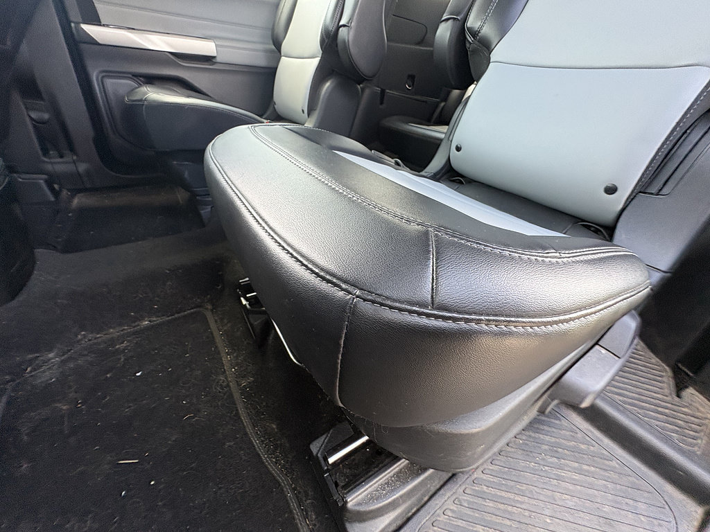 Used 2022 Ford Explorer XLT w/ Equipment Group 202A AWD/4WD image 21