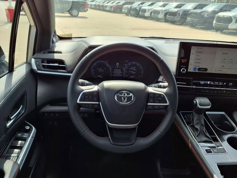 Used 2025 Toyota Sienna XSE w/ XSE Plus Package image 16