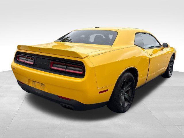 Used 2018 Dodge Challenger SXT RWD image 2