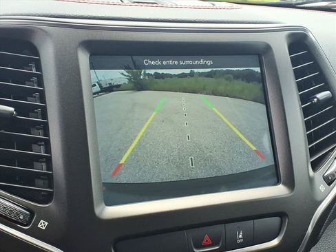 Used 2022 Jeep Cherokee Trailhawk AWD/4WD image 6