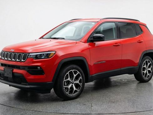 Used 2025 Jeep Compass Limited image 4