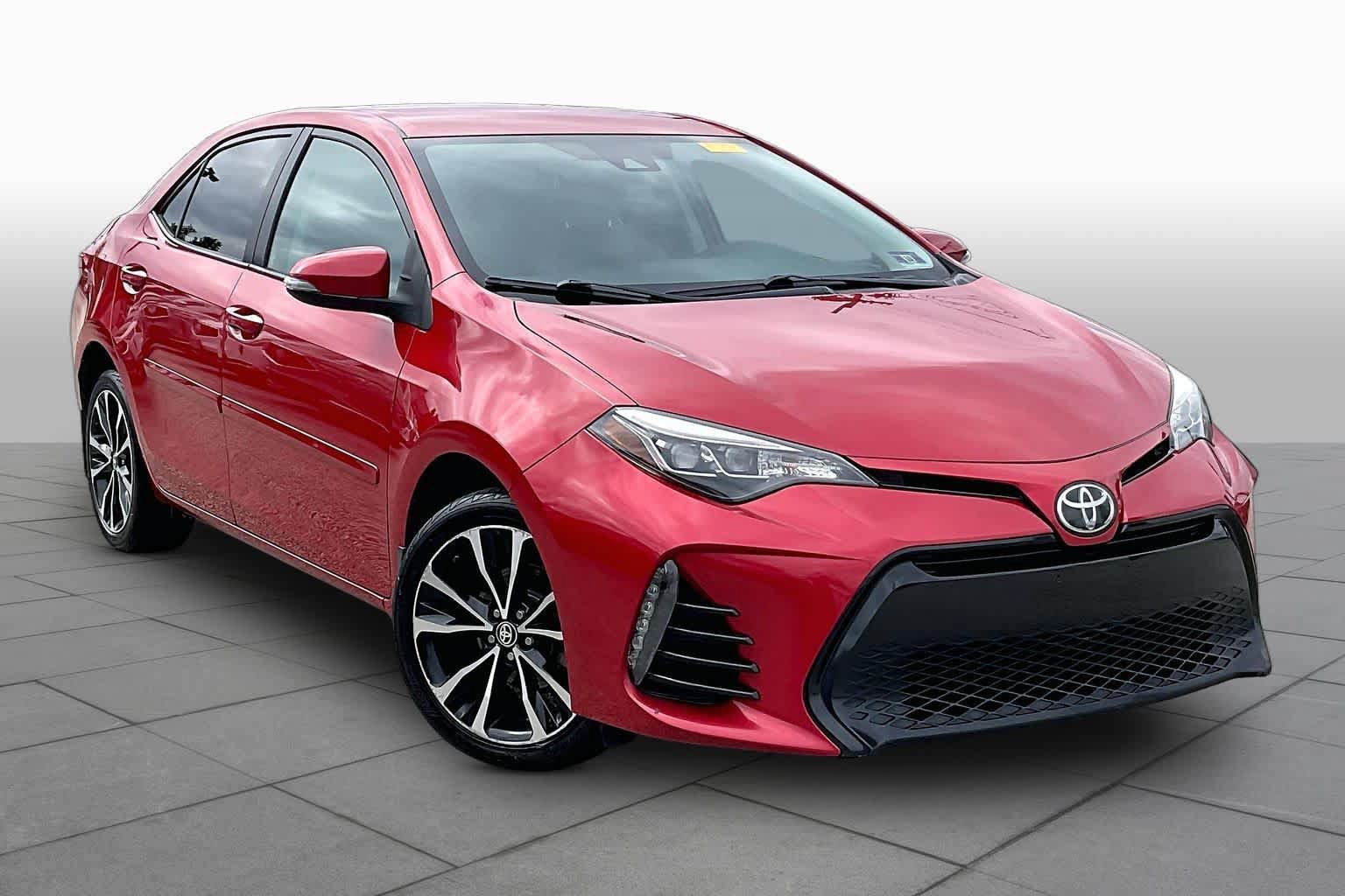 Used 2017 Toyota Corolla SE w/ Carpet Mat Package (TMS) FWD image 3