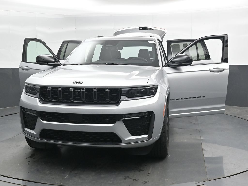 Used 2026 Jeep Grand Cherokee Limited AWD/4WD image 48