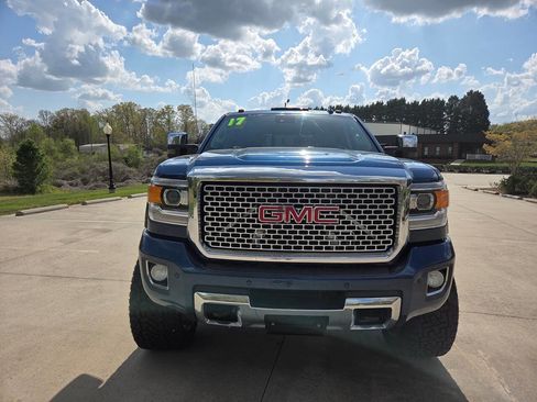 Used 2017 GMC Sierra 2500 Denali w/ Suspension Package, Off-Road image 3