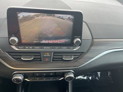 Used 2024 Nissan Altima 2.5 SV image 14