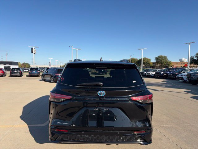 Used 2025 Toyota Sienna XSE AWD/4WD image 6
