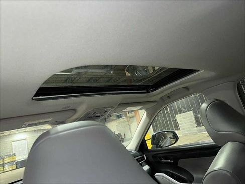 Certified 2022 Toyota Highlander XLE image 25