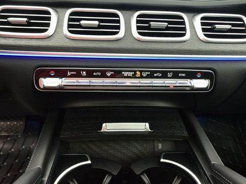 Used 2025 Mercedes-Benz GLE 350 4MATIC image 3