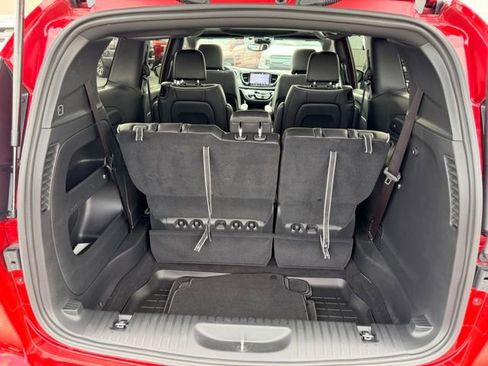 Used 2024 Chrysler Pacifica Limited w/ S Appearance Package FWD image 32