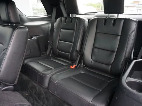 Used 2016 Ford Explorer XLT w/ Equipment Group 202A AWD/4WD image 17