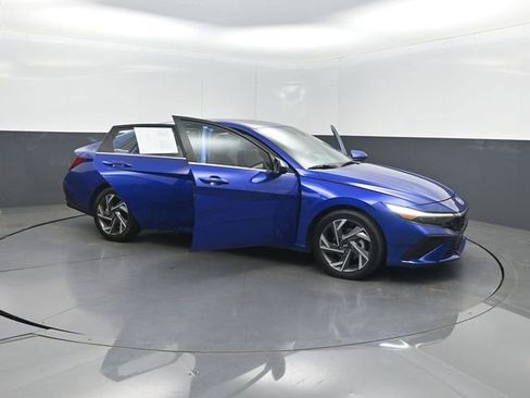 Used 2024 Hyundai Elantra SEL w/ Convenience Package FWD image 38