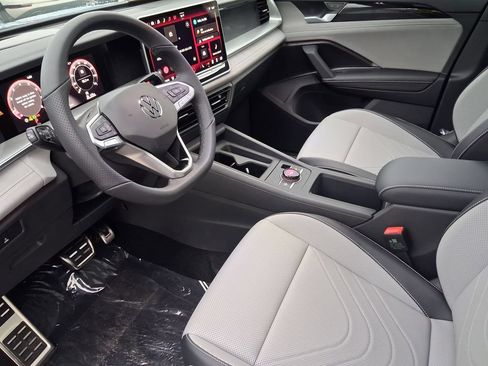 New 2026 Volkswagen Tiguan SE R-Line FWD image 6