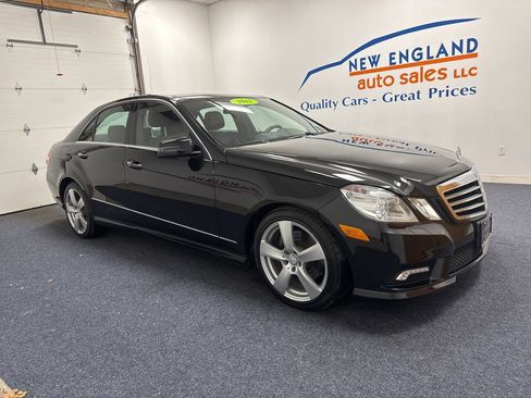 Used 2011 Mercedes-Benz E 350 4MATIC Sedan image 4