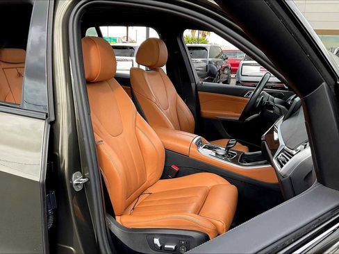 Used 2022 BMW X5 xDrive40i w/ M Sport Package image 10