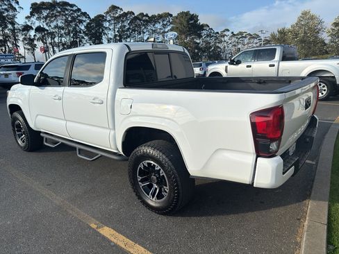 Used 2020 Toyota Tacoma SR image 3