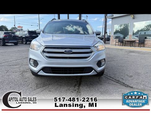 Used 2018 Ford Escape SE w/ SE Sync 3 Package AWD/4WD image 3