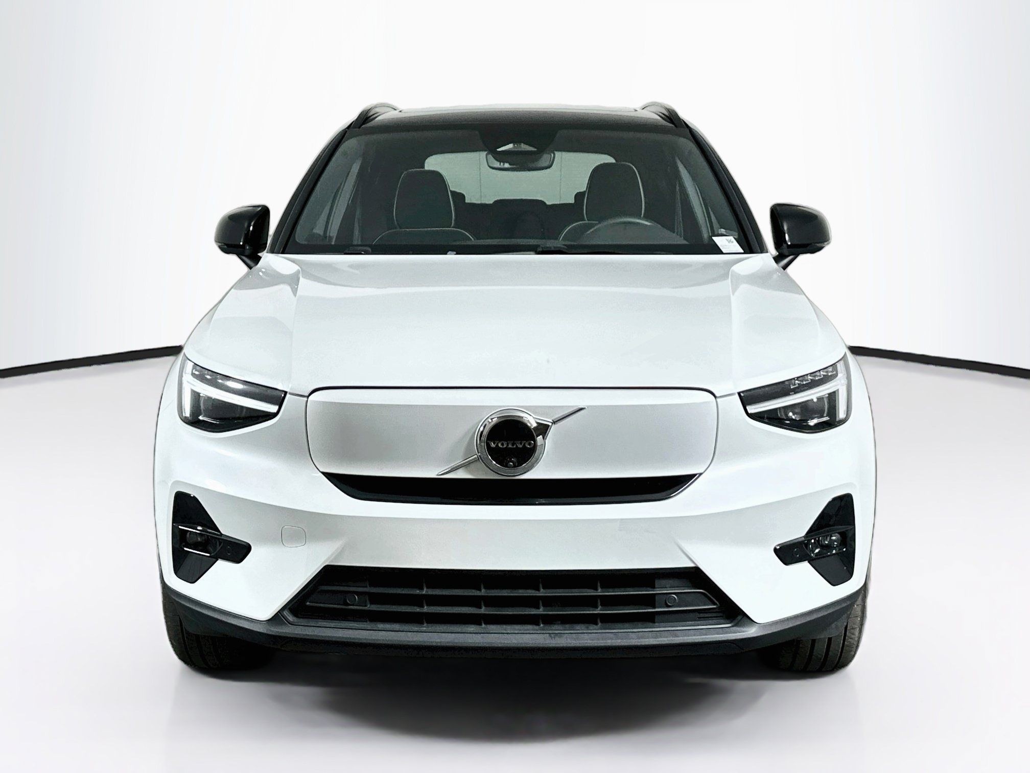 Used 2024 Volvo XC40 Recharge Plus w/ Protection Package Premier RWD image 2