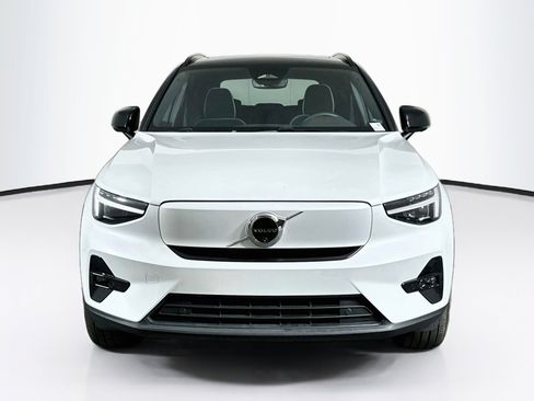 Used 2024 Volvo XC40 Recharge Plus w/ Protection Package Premier RWD image 2