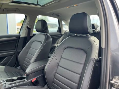 Used 2024 Volkswagen Jetta SE w/ Panoramic Sunroof Package FWD image 20