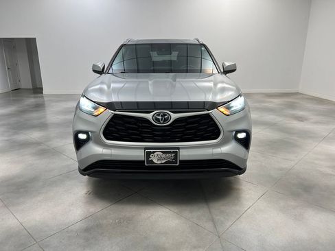 Used 2020 Toyota Highlander XLE image 2