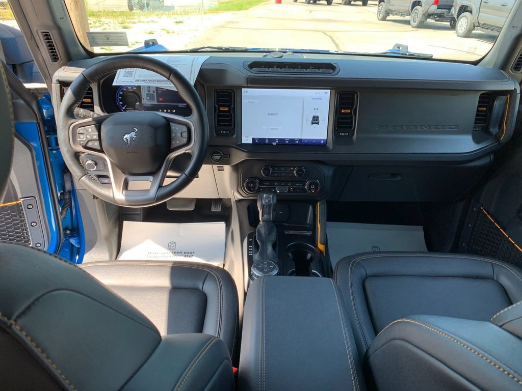 Used 2024 Ford Bronco Badlands AWD/4WD image 16