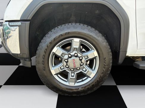 Used 2025 GMC Sierra 2500 SLT w/ SLT Premium Package AWD/4WD image 14
