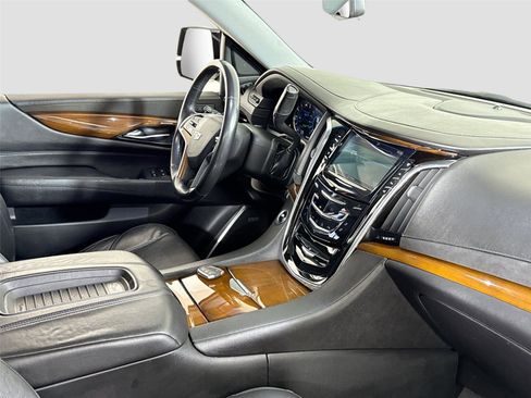 Used 2018 Cadillac Escalade Premium Luxury image 32