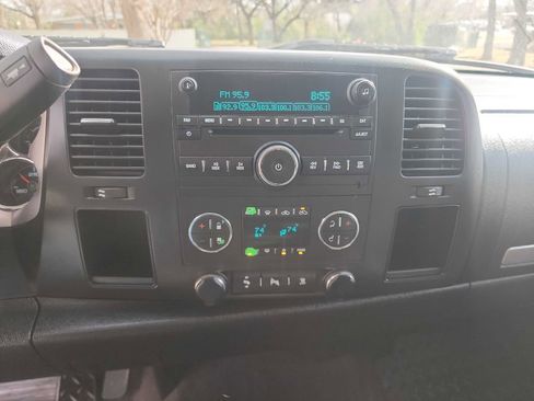 Used 2011 Chevrolet Silverado 2500 LT w/ Interior Plus Package image 26