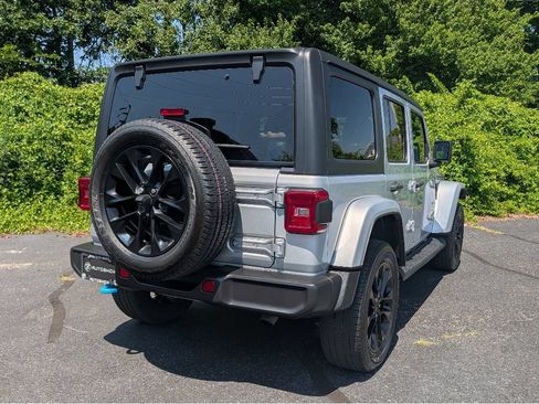 Used 2023 Jeep Wrangler Unlimited Sahara w/ Cold Weather Group AWD/4WD image 5