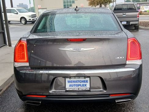 Used 2019 Chrysler 300 Limited image 6