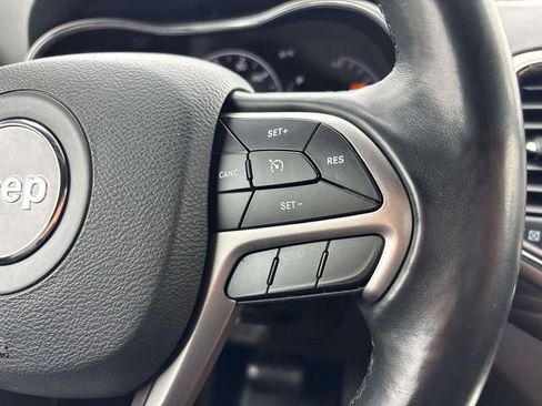 Used 2021 Jeep Grand Cherokee Laredo AWD/4WD image 19