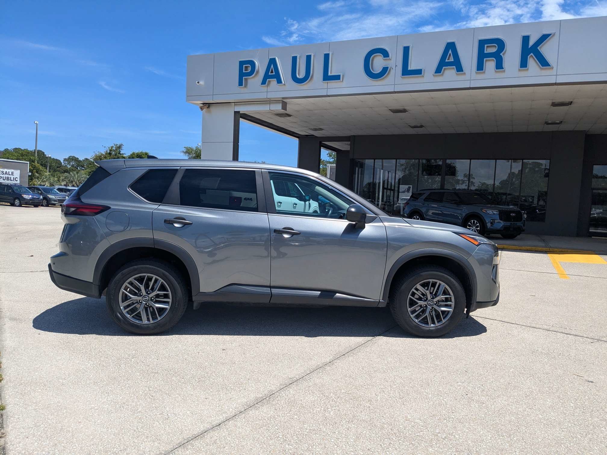 Used 2024 Nissan Rogue S AWD/4WD image 3