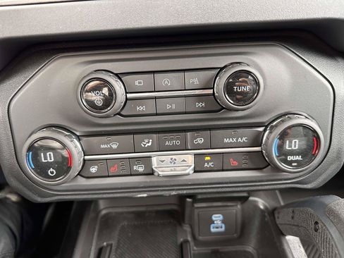Used 2025 Ford Bronco Badlands AWD/4WD image 24