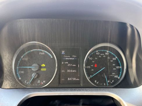 Used 2018 Toyota RAV4 AWD Hybrid image 20