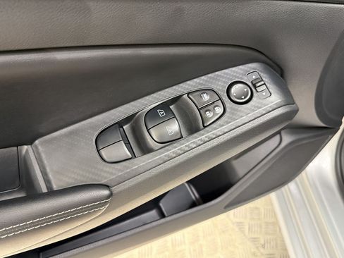 Used 2025 Nissan Altima 2.5 SV FWD image 27