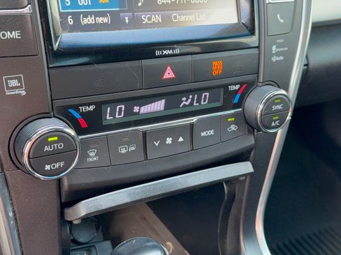 Used 2017 Toyota Camry XSE FWD image 22