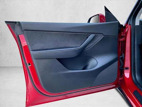 Used 2022 Tesla Model Y Performance image 18