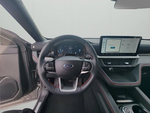 Used 2025 Ford Explorer ST-Line image 13