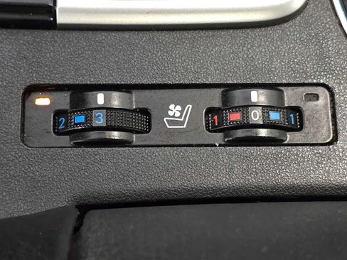 Used 2015 Toyota Highlander Limited Platinum AWD/4WD image 17