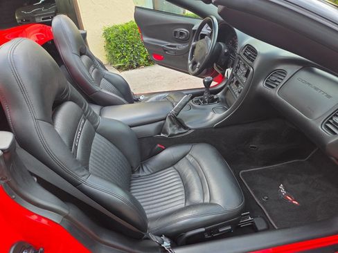 Used 2004 Chevrolet Corvette Convertible w/ Preferred Equipment Group RWD image 16