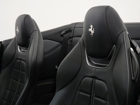 Used 2019 Ferrari Portofino RWD image 27