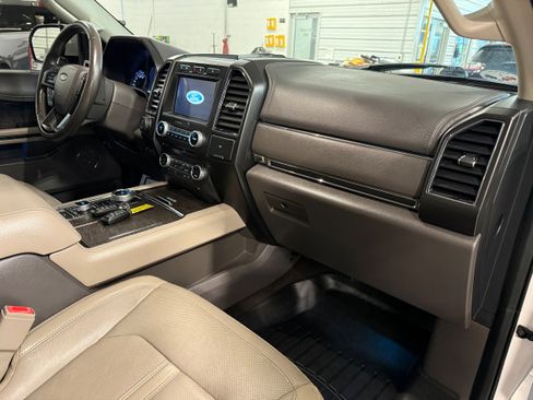 Used 2018 Ford Expedition Max Limited w/ Equipment Group 301A AWD/4WD image 8