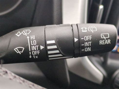 Used 2023 GMC Terrain SLT image 25