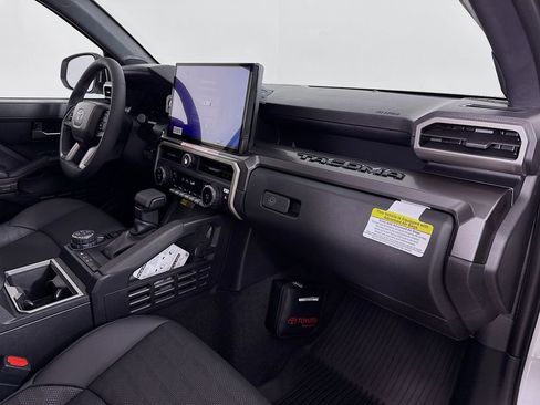 New 2026 Toyota Tacoma TRD Off-Road w/ TRD Off Road Premium Package AWD/4WD image 33