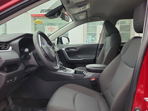 Used 2025 Toyota RAV4 XLE image 15