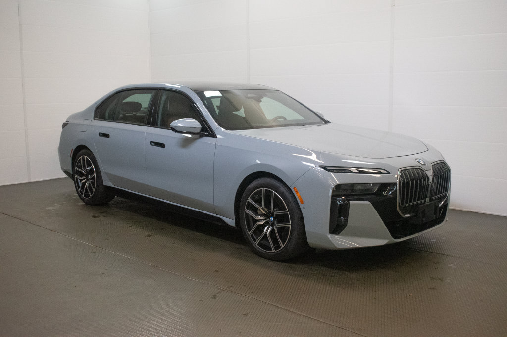 Used 2025 BMW 740i xDrive w/ Premium Package AWD/4WD image 1