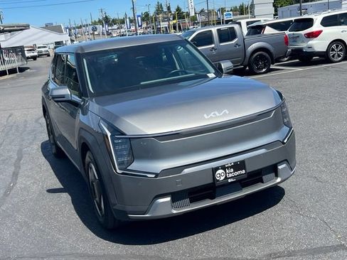 Certified 2024 Kia EV9 Light Long Range RWD image 5