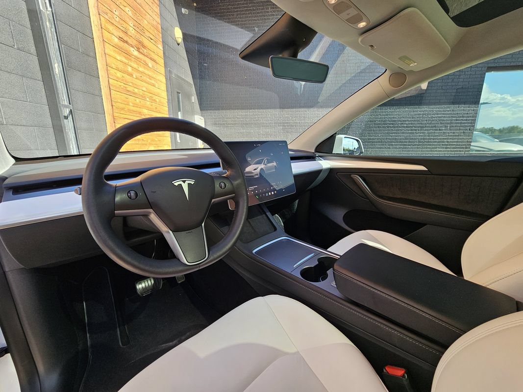 Used 2023 Tesla Model Y Long Range AWD/4WD image 2